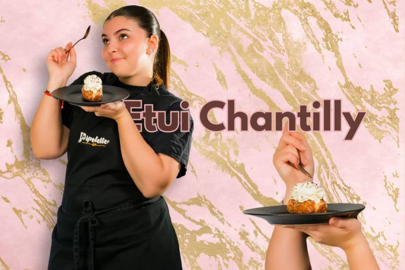 Étui chantilly proposé par le Fournil Mangiante à Sénas, une pâtisserie légère et gourmande associant un feuilletage croustillant à une généreuse crème chantilly onctueuse.