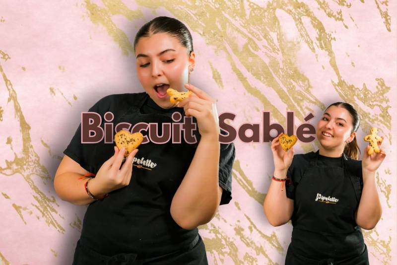 Biscuits sablés en forme de cœur et de bonhomme proposés par le Fournil Mangiante à Sénas, garnis de chocolat ou de confiture pour une pause gourmande pleine de douceur et de fantaisie.