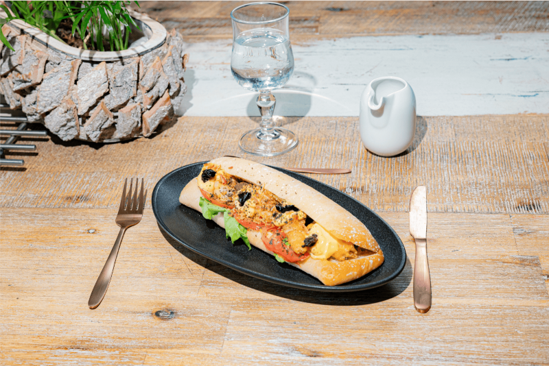 ???? Sandwich poisson pané : croustillant, généreux et parfait pour la pause déjeuner au Fournil Mangiante à Sénas